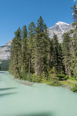 Mount Robson, Kinney Lake
