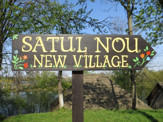 Hinweisschild zum neuen Teil des Dorfmuseums