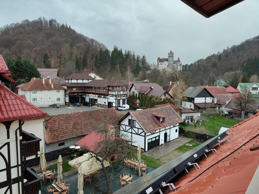 Blick aus unserem Hotelfenster auf Castel Bran