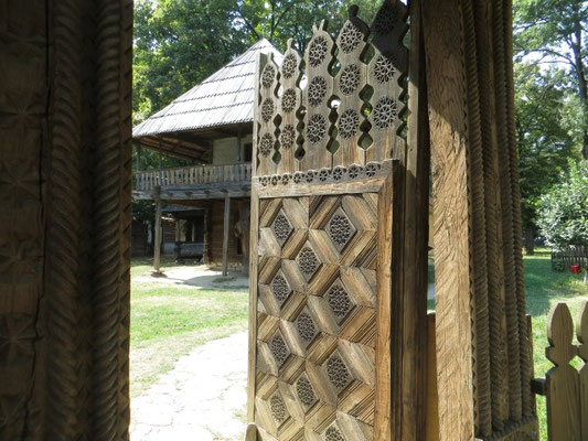 Reich verziertes Eingangstor