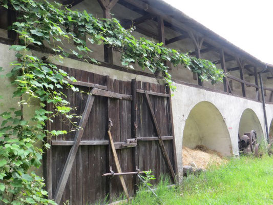 Wehranlage mit Vorratskammern