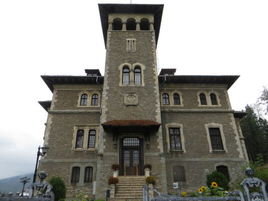 Schloss Cantacuzino - die Nevermore Academy aus der Netflix-Serie "Wednesday"