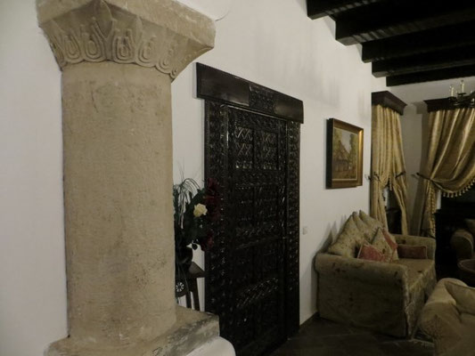 Unsere reich geschnitzte Zimmertür