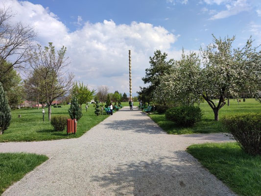 Die Straße der Helden im Skulpturenpark Targu Jiu