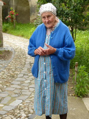 Frau Schneider, letzte Siebenbürger Sächsin in Wurmloch