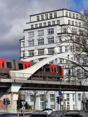 Hochbahn am Baumwall