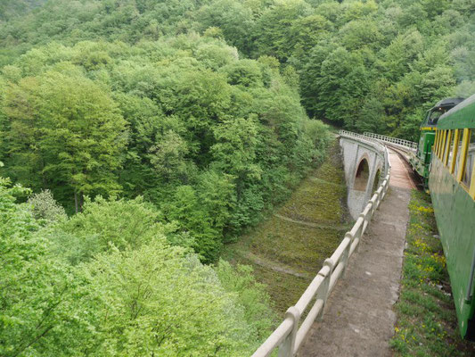 Gleich geht es über eine Brücke
