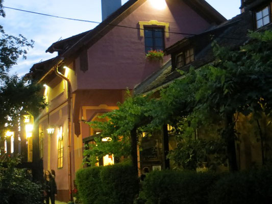 Idyllische Gartencafes und Weinstuben