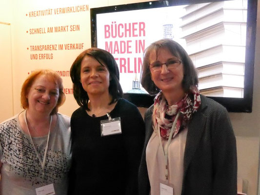 Mit Autorenbetreuerin Melanie Fiedler und Autorenkollegin Heike Lange 