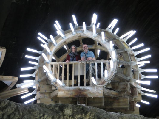 Inmitten des Lichtkunstwerks