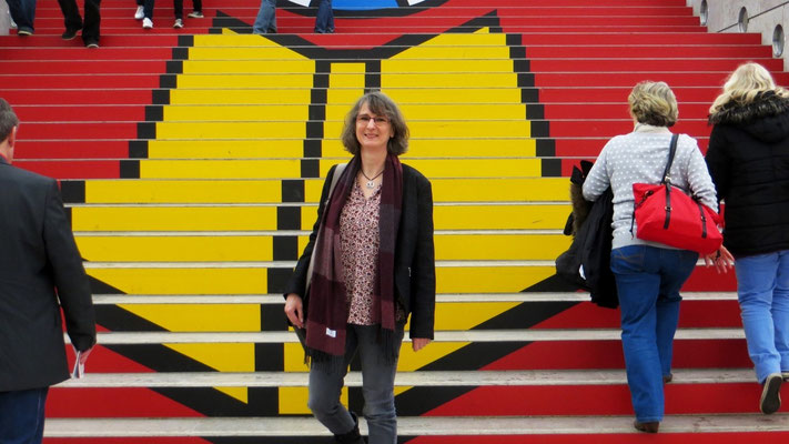 Auf der LBM-Treppe im Eingangsbreich