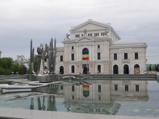 Das schmucke Rathaus ist erst im 20. Jh. entstanden