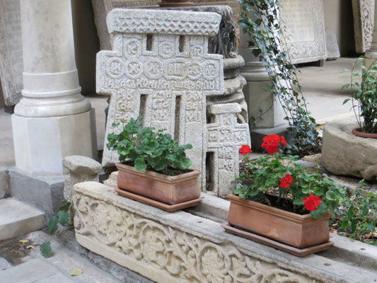 Lapidarium im Klosterhof