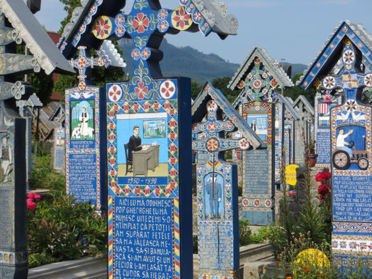 Auf dem fröhlichen Friedhof von Sapanta