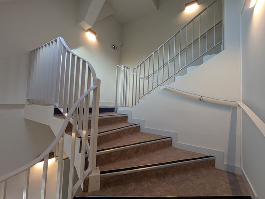 CMC Métallerie Avranches(50)- Garde corps sur escalier béton