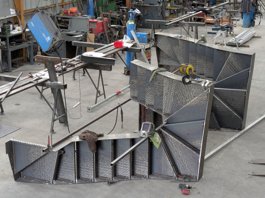 CMC Métallerie St OVIN/Avranches(50)-Escalier métallique en cours de fabrication