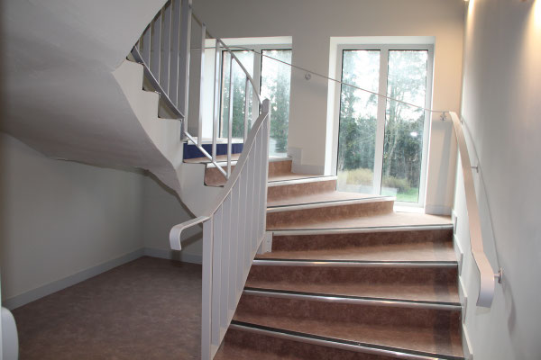 CMC Métallerie Avranches(50)- Garde corps sur escalier béton