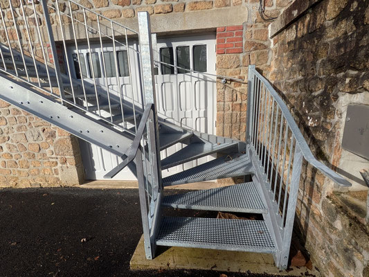 CMC Métallerie Avranches(50)-Escalier en acier galvanisé