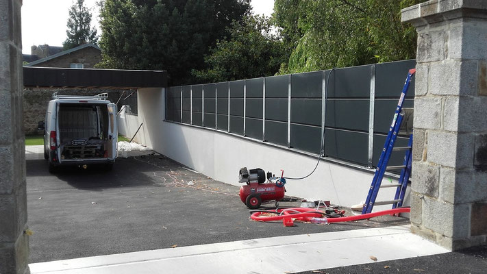 CMC Métallerie Avranches(50)-Clôture sur muret aluminium thermolaqué