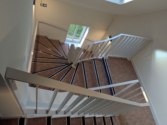 CMC Métallerie Avranches(50)- Garde corps sur escalier béton