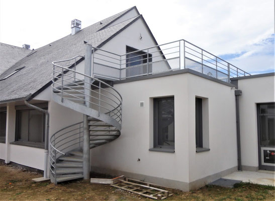 CMC Métallerie Avranches(50)-Escalier métallique hélicoïdal galvanisé