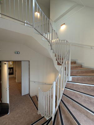 CMC Métallerie Avranches(50)- Garde corps sur escalier béton