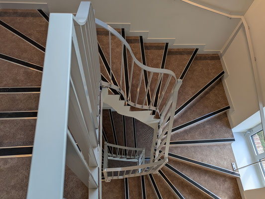 CMC Métallerie Avranches(50)- Garde corps sur escalier béton