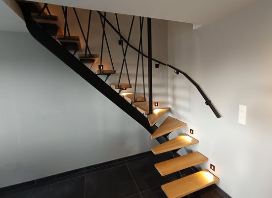 CMC Métallerie St Ovin/Avranches(50)-Escalier métallique avec marches en chêne