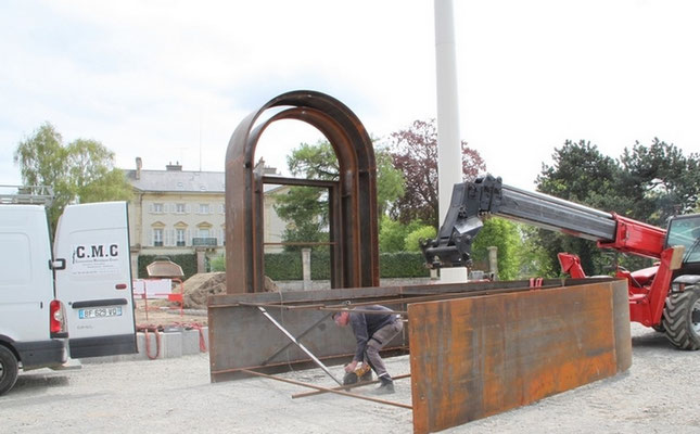 CMC Métallerie Avranches(50)-Pose de la 3ème arche-Square Becket à Avranches