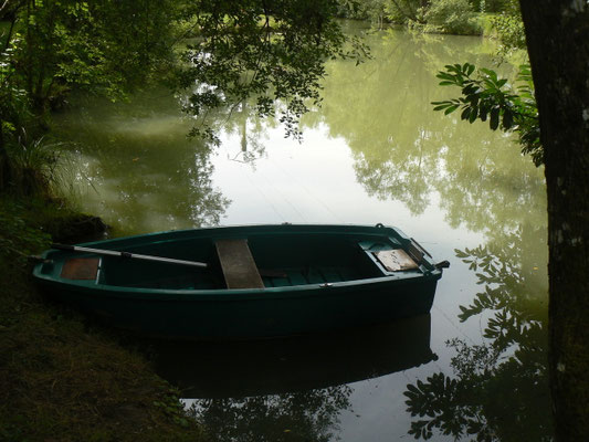 Pêche en barque sur l'étang privé de Sampigny
