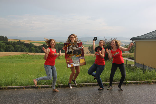 Freude über viele neue Angebote beim SoundShake 2016 zeigen Michelle, Lea, Flora und Magdalena