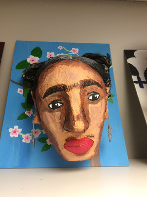 Artiste représenté: Frida Kahlo. Élèves: Leia Rodrigue et Vincent St-Germain