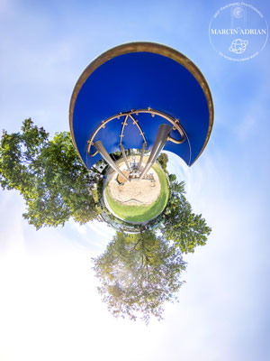 Spielplatz am Rhein, Rheinpark in Wesseling 360° Panorama Virtual Reality Touren und 360° Tiny Planet Content Creator, Marcin Adrian Fotograf aus Wesseling in NRW 360° Panorama ersteller in Deutschland, Wesseling, Köln, Bonn, Koblenz, Brühl