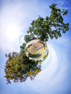 Spielplatz am Rhein, Rheinpark in Wesseling 360° Panorama Virtual Reality Touren und 360° Tiny Planet Content Creator, Marcin Adrian Fotograf aus Wesseling in NRW 360° Panorama ersteller in Deutschland, Wesseling, Köln, Bonn, Koblenz, Brühl