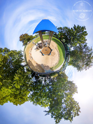 Spielplatz am Rhein, Rheinpark in Wesseling 360° Panorama Virtual Reality Touren und 360° Tiny Planet Content Creator, Marcin Adrian Fotograf aus Wesseling in NRW 360° Panorama ersteller in Deutschland, Wesseling, Köln, Bonn, Koblenz, Brühl