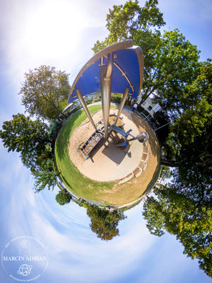 Spielplatz am Rhein, Rheinpark in Wesseling 360° Panorama Virtual Reality Touren und 360° Tiny Planet Content Creator, Marcin Adrian Fotograf aus Wesseling in NRW 360° Panorama ersteller in Deutschland, Wesseling, Köln, Bonn, Koblenz, Brühl