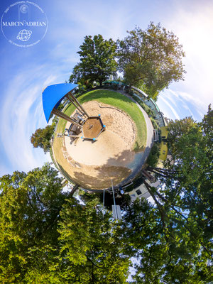 Spielplatz am Rhein, Rheinpark in Wesseling 360° Panorama Virtual Reality Touren und 360° Tiny Planet Content Creator, Marcin Adrian Fotograf aus Wesseling in NRW 360° Panorama ersteller in Deutschland, Wesseling, Köln, Bonn, Koblenz, Brühl