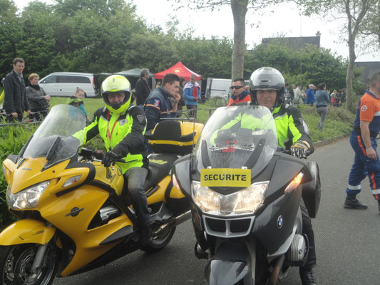 Les 2 motards de Tro bro motos Evenements qui assuraient la sécurité sur le parcours