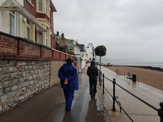 Sightseeing in Lyme Regis im Dauerregen und Wind