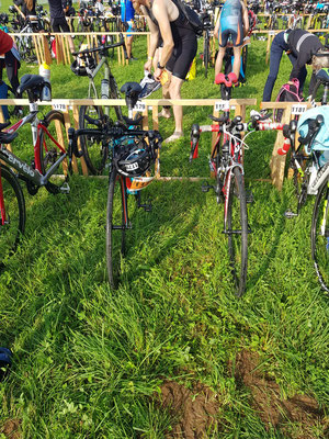 Bike-Check done - nicht wir früher mit Triathlonräder, sondern mit unseren alten Rennräder