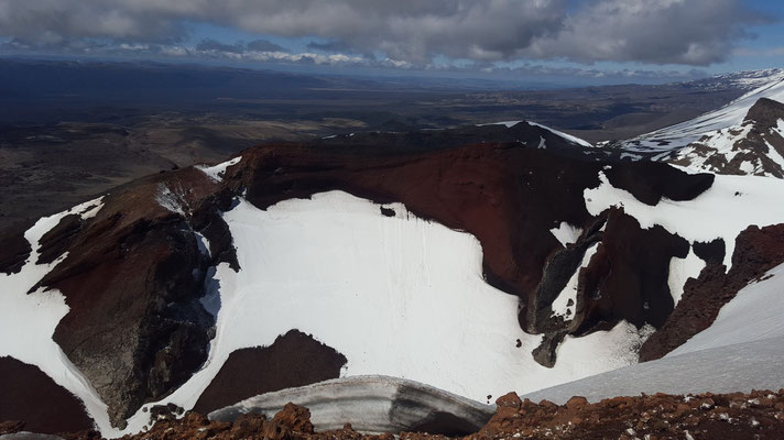 Tongariro Alpine Crossing Wanderung - Auf dem Gipfel mit Blick auf den Red Crater