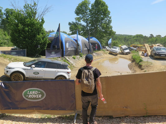 Auf dem Messegelände bei Land Rover