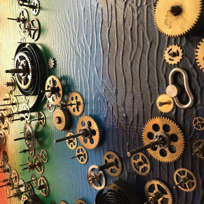 tableau creation art artiste toile arc-en-ciel couleurs horlogerie mécanisme montres engrenage retro vintage steampunk décoration paix amour