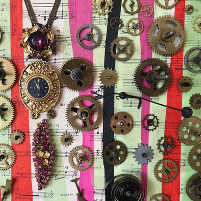 toile décoration assemblage papillon montres horloge horlogerie couleurs bandes musique notes vintage steampunk