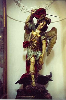 La statua di San Michele, 1705, attribuita a Francesco Antonio Picano, artista tra i più stimati del 700 napoletano.