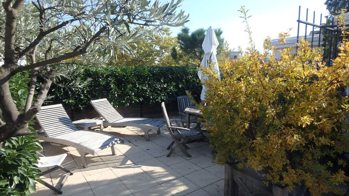 Salon de jardin en toiture terrasse