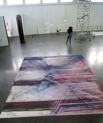 GLISTER, Sand auf Boden, 4x6 m, Ausstellungsansicht  Junge Rheinland Pfälzer Künstler, Emy Roederpreis,  Kunstverien Ludwigshafen