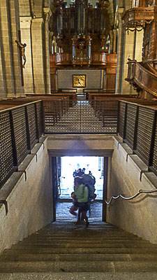 La sortie de la cathédrale du Puy-en-Velay