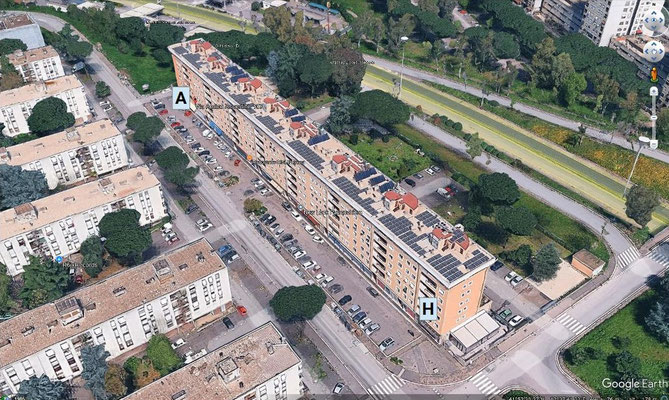 Vista aerea satellitare del Comparto M5 di via Aspertini con indicazione grafica delle scale terminali A e H sull'asse longitudinale dell'edificio.