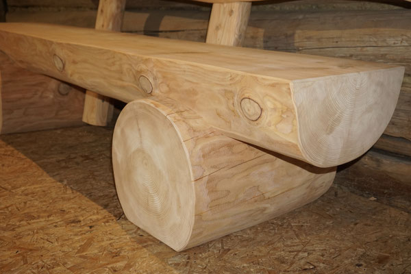 Sitzbank Foppa aus Lärche Detailansicht der Holzbank